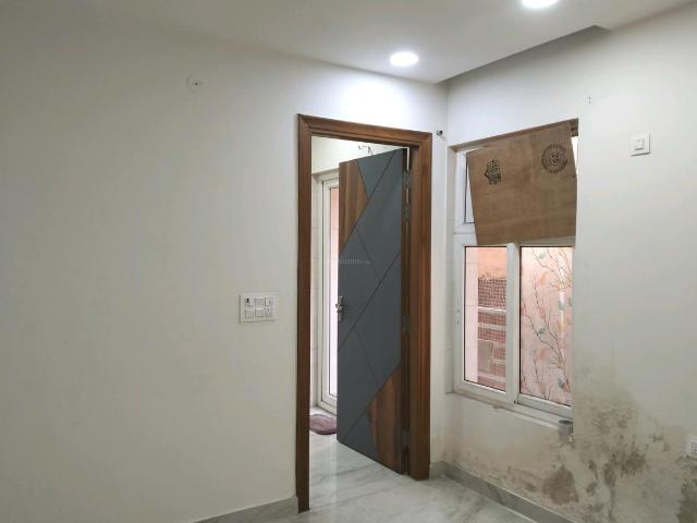 2 BHK Independent Builder Floor in Shastri Nagar for resale New Delhi. The reference number is 19672055