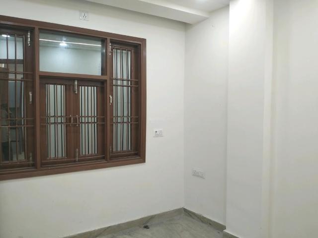 2 BHK Independent Builder Floor in Shastri Nagar for resale New Delhi. The reference number is 21129272