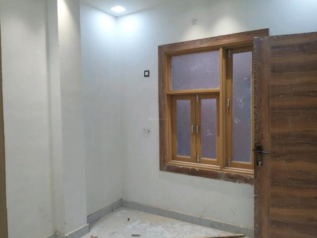2 BHK Independent Builder Floor in Shastri Nagar for resale New Delhi. The reference number is 17724752
