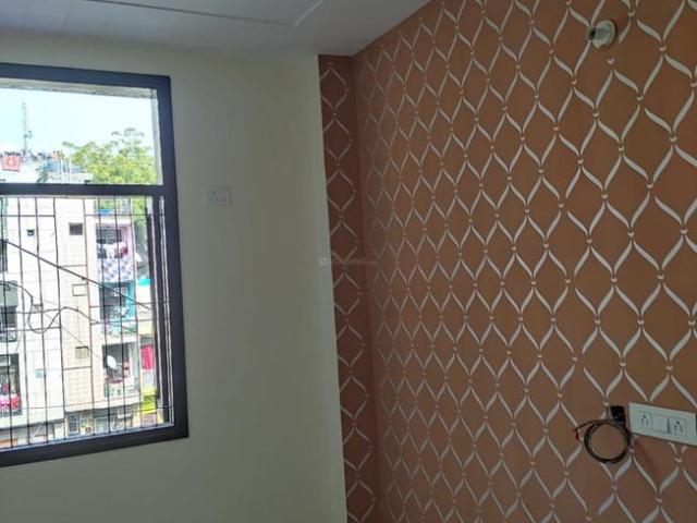 2 BHK Independent Builder Floor in South Extension I for rent New Delhi. The reference number is 8347994