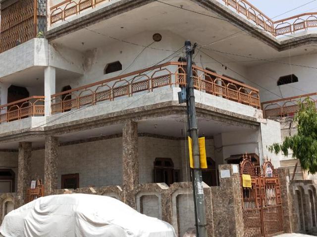 2 BHK Independent Builder Floor in Trans Yamuna Colony for rent Agra. The reference number is 9303500