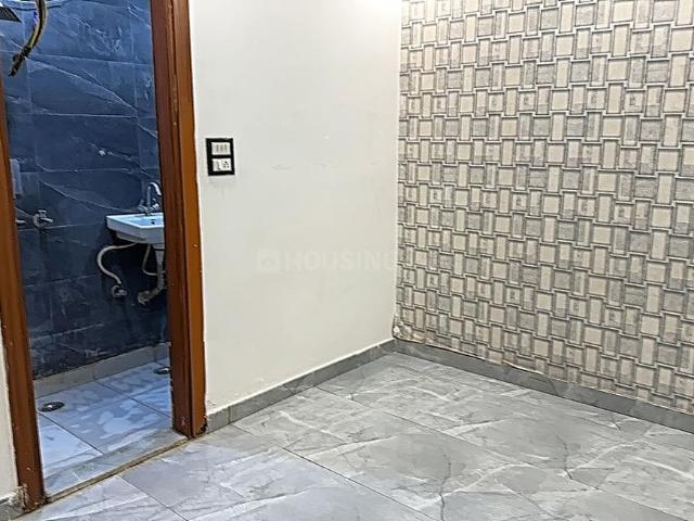 2 BHK Independent Builder Floor in Uttam Nagar for rent New Delhi. The reference number is 19702434