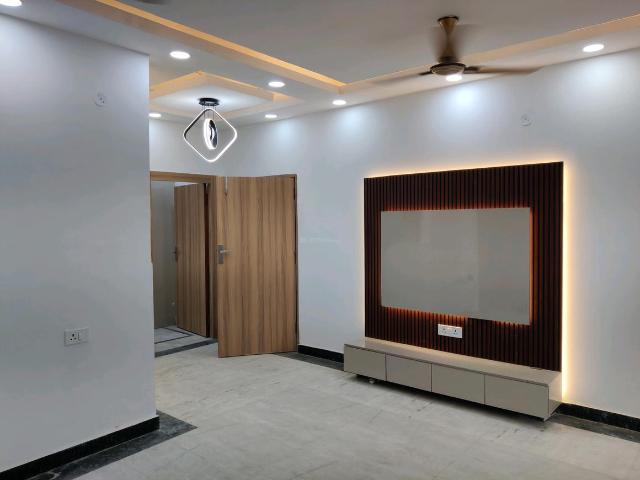 2 BHK Independent Builder Floor in Vaishali for resale Ghaziabad. The reference number is 17893622