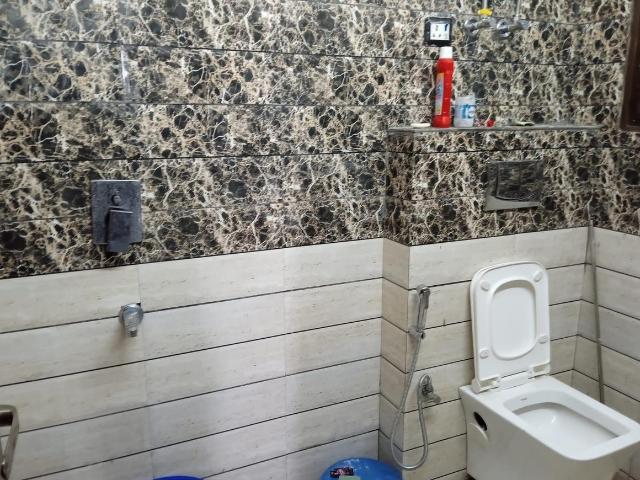 2 BHK Independent Builder Floor in Vasant Kunj for rent New Delhi. The reference number is 9375916
