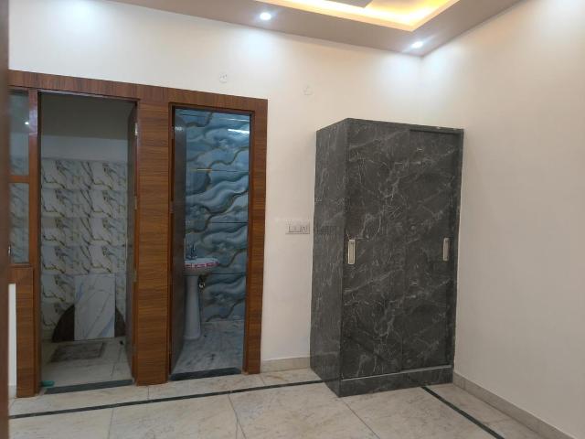 2 BHK Independent Builder Floor in Vasundhara for resale Ghaziabad. The reference number is 17526767