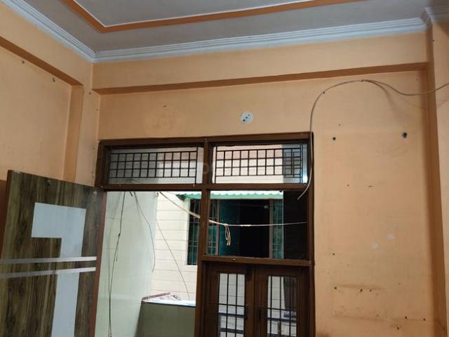 2 BHK Independent Builder Floor in Wazirabad for resale New Delhi. The reference number is 21102099