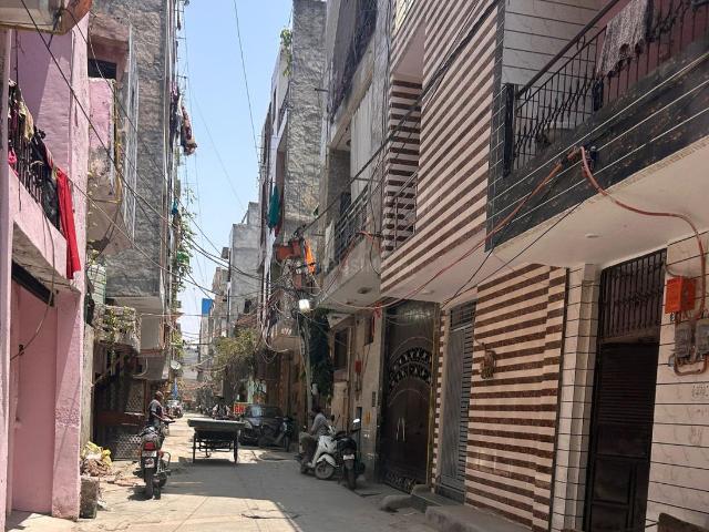 2 BHK Independent House in Uttam Nagar for resale New Delhi. The reference number is 20555233