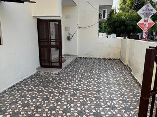 2 BHK Independent House in Vikas Nagar for rent Lucknow. The reference number is 21319495