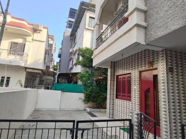2 BHK Independent House in Adajan for rent Surat. The reference number is 20472438