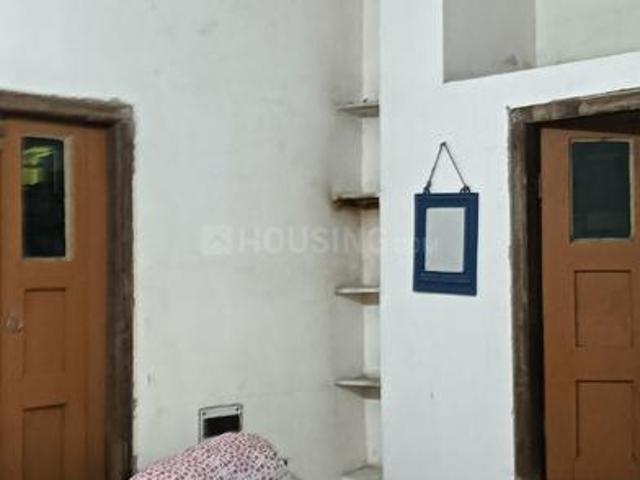 2 BHK Independent House in Airport Gate no. 1 for rent Kolkata. The reference number is 20626913