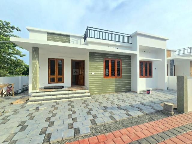 2 BHK Independent House in Alangad for resale Kochi. The reference number is 21137466