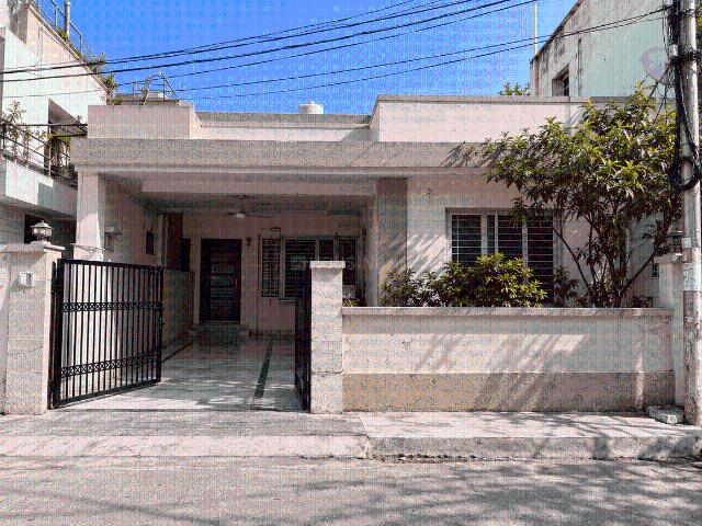 2 BHK Independent House in Ashiyana for rent Lucknow. The reference number is 21183408