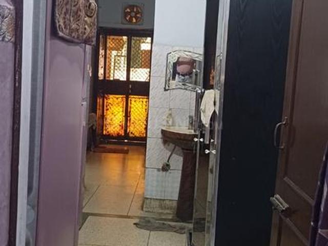 2 BHK Independent House in Ashok Vihar for resale New Delhi. The reference number is 20483686