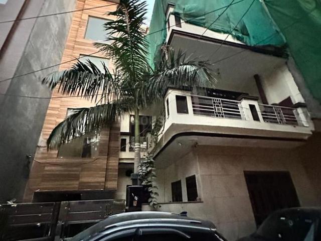2 BHK Independent House in Ashok Vihar Phase 2 for resale Gurgaon. The reference number is 17731642