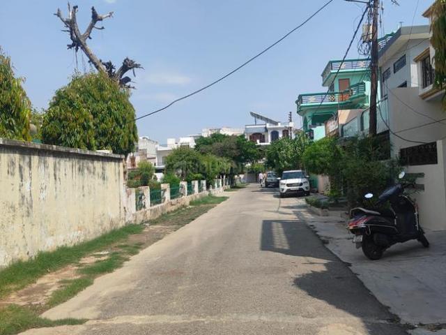 2 BHK Independent House in Bangla Bazar for resale Lucknow. The reference number is 20209727