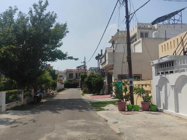 2 BHK Independent House in Bangla Bazar for resale Lucknow. The reference number is 20414049
