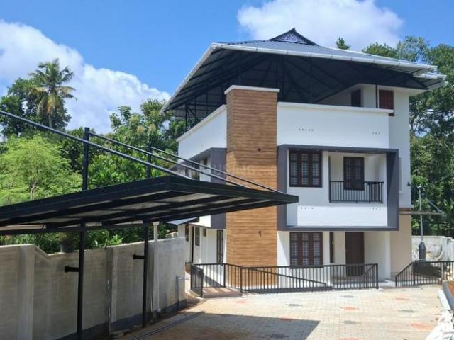 2 BHK Independent House in Chamkkada for rent Kollam. The reference number is 21401851