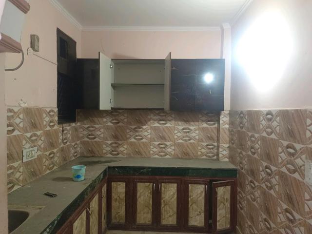 2 BHK Independent House in Dwarka Mor for resale New Delhi. The reference number is 21218985