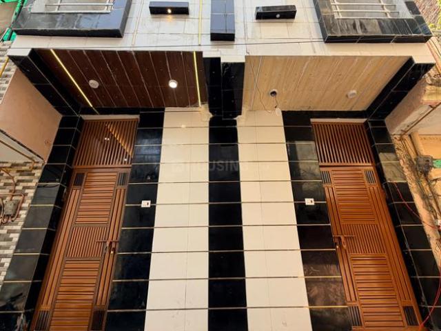 2 BHK Independent House in Dwarka Mor for resale New Delhi. The reference number is 21230963