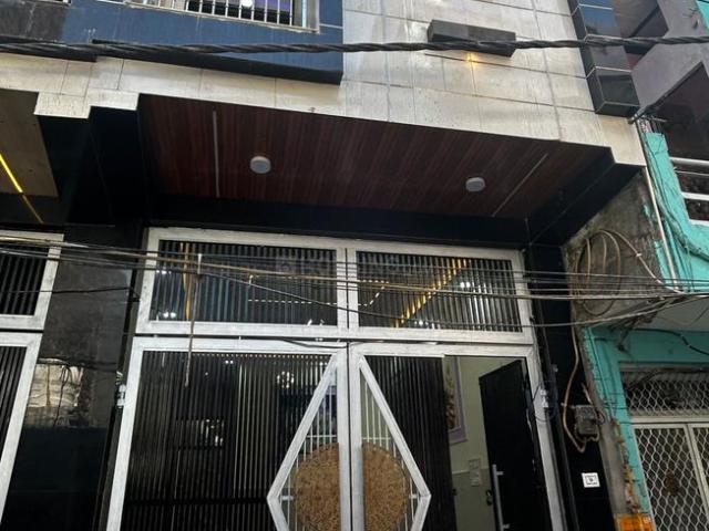 2 BHK Independent House in Dwarka Mor for resale New Delhi. The reference number is 19670216