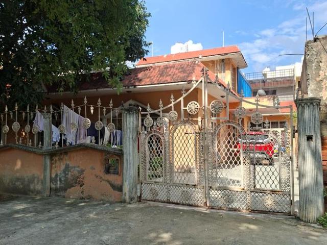 2 BHK Independent House in Gamma I for resale Greater Noida. The reference number is 21112742