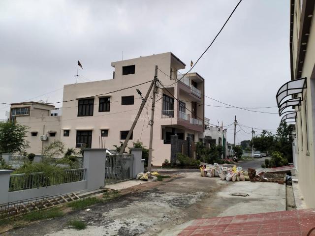 2 BHK Independent House in Indira Nagar for resale Lucknow. The reference number is 21337798