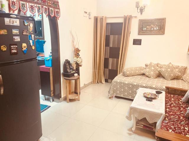 2 BHK Independent House in Janakpuri for resale New Delhi. The reference number is 6996247