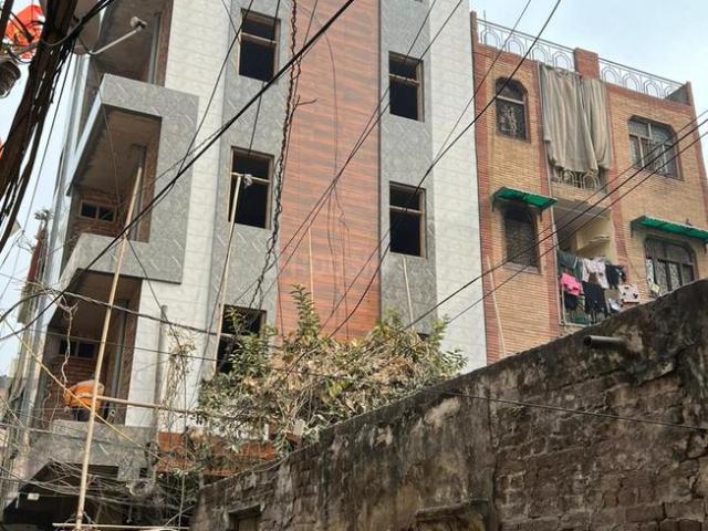 2 BHK Independent House in Laxmi Nagar for resale New Delhi. The reference number is 20918330