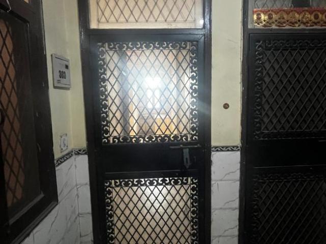 2 BHK Independent House in Mayur Vihar Phase 1 for rent New Delhi. The reference number is 20494403