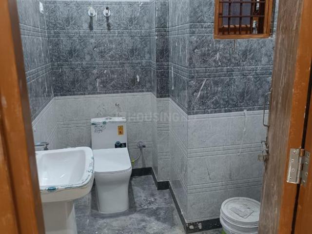 2 BHK Independent House in Mayur Vihar Phase 1 for rent New Delhi. The reference number is 20671254