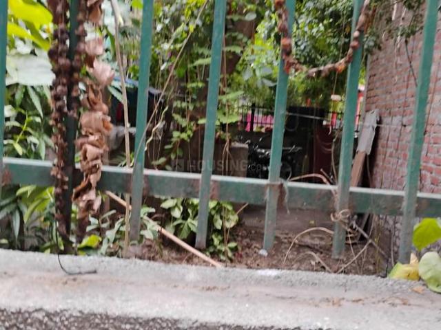 2 BHK Independent House in Mayur Vihar Phase 1 for resale New Delhi. The reference number is 20815625