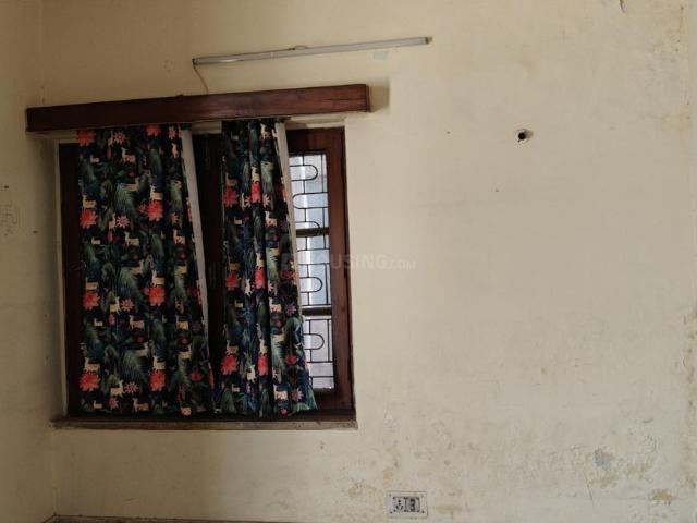 2 BHK Independent House in Model Town for rent New Delhi. The reference number is 21236906