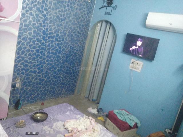 2 BHK Independent House in Mundka for rent New Delhi. The reference number is 21005571