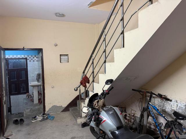 2 BHK Independent House in Mukundpur for rent New Delhi. The reference number is 20939204