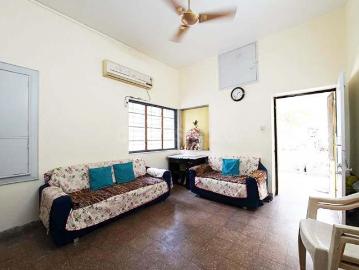2 BHK Independent House in Navrangpura for resale Ahmedabad. The reference number is 20446150