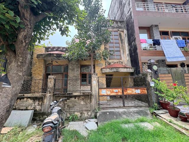 2 BHK Independent House in Omicron II for resale Greater Noida. The reference number is 21033580