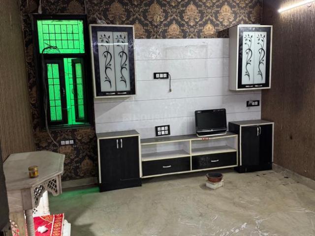 2 BHK Independent House in Pitampura for rent New Delhi. The reference number is 20410611