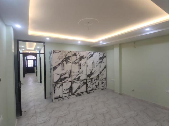 2 BHK Independent House in Ramesh Nagar for resale New Delhi. The reference number is 20520363