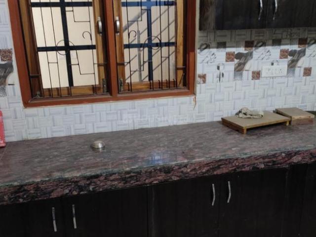 2 BHK Independent House in Rajajipuram for rent Lucknow. The reference number is 21038032