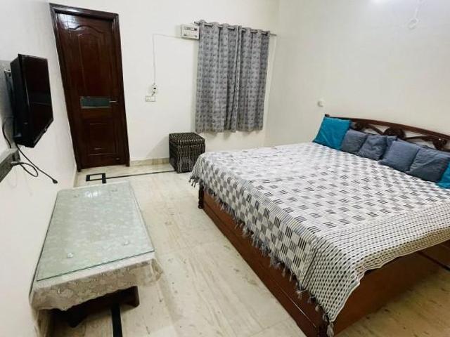 2 BHK Independent House in Sector 14 for rent Gurgaon. The reference number is 21315272