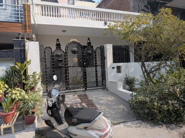 2 BHK Independent House in Sector 23A for rent Gurgaon. The reference number is 20874647