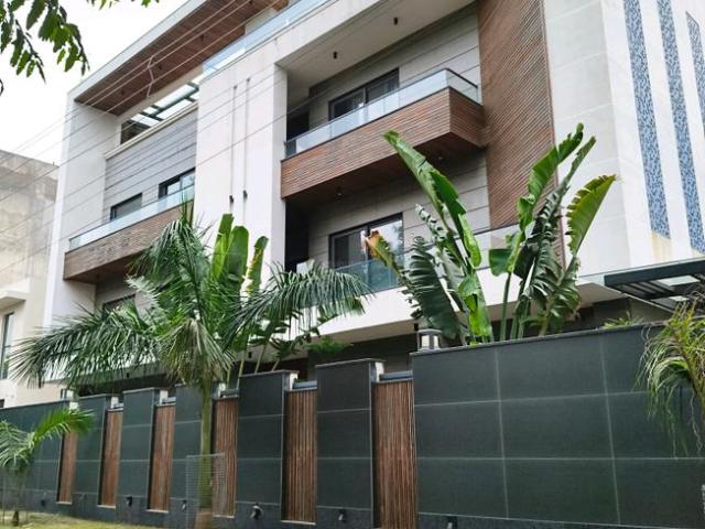 2 BHK Independent House in Sector 27 for rent Gurgaon. The reference number is 21135358