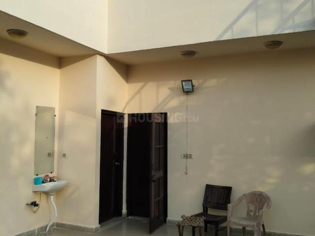 2 BHK Independent House in Sector 27 for rent Noida. The reference number is 20772444