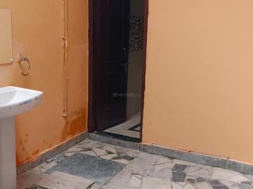 2 BHK Independent House in Sector 48 for rent Noida. The reference number is 18578061