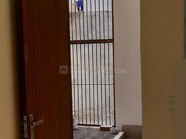2 BHK Independent House in Sector 52 for rent Noida. The reference number is 21297641