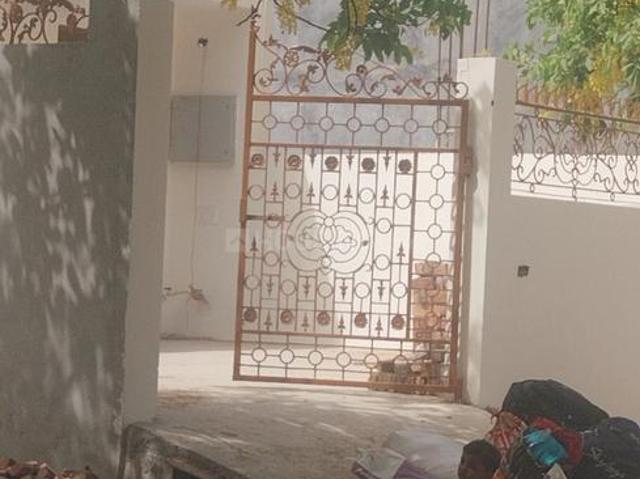 2 BHK Independent House in Sector 52 for resale Noida. The reference number is 20331223