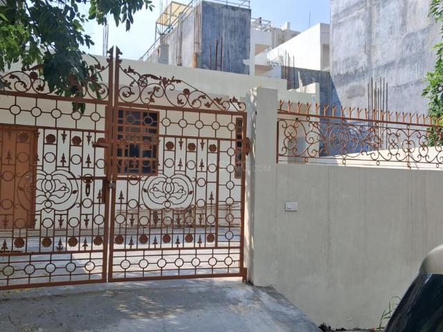 2 BHK Independent House in Sector 52 for resale Noida. The reference number is 20891164