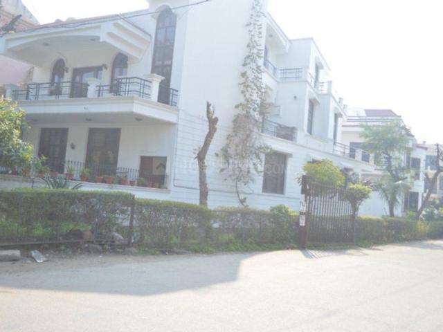 2 BHK Independent House in Sector 5 for rent Gurgaon. The reference number is 20375348