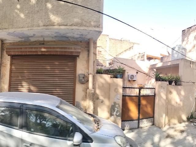 2 BHK Independent House in Sector 8 for resale Gurgaon. The reference number is 19881217