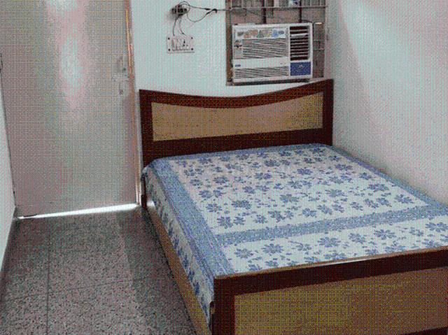 2 BHK Independent House in Sri Niwaspuri for resale New Delhi. The reference number is 21030110